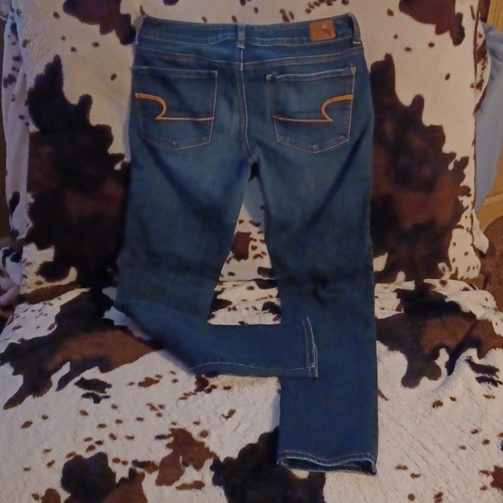 AMERICAN EAGLE JEANS, SUPER STRETCH, SIZE 6 SHORT.